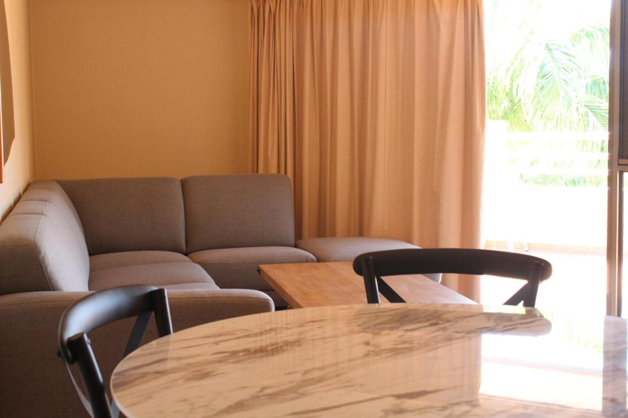 Colonial Court Beachfront Motel & Holiday Stay Эйрли-Бич Экстерьер фото