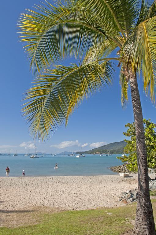 Colonial Court Beachfront Motel & Holiday Stay Эйрли-Бич Экстерьер фото