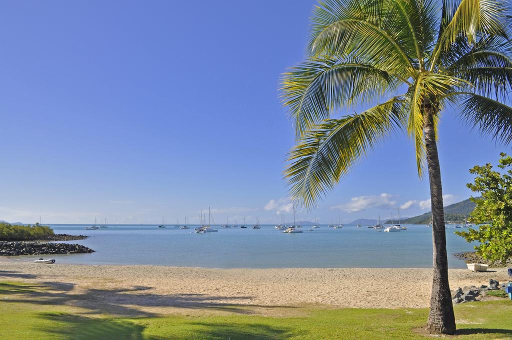 Colonial Court Beachfront Motel & Holiday Stay Эйрли-Бич Экстерьер фото