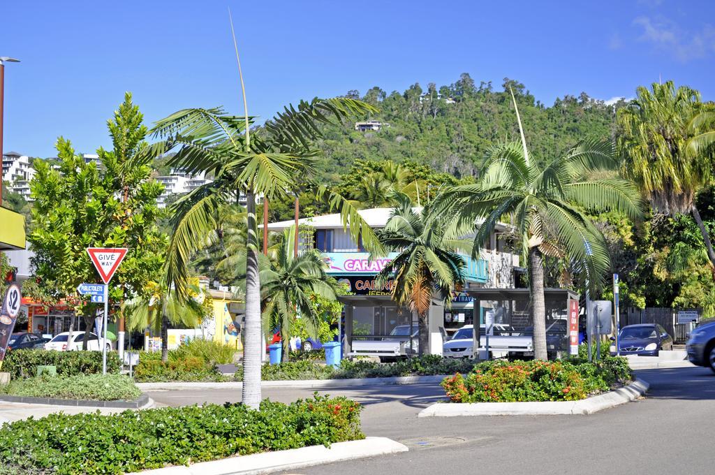 Colonial Court Beachfront Motel & Holiday Stay Эйрли-Бич Экстерьер фото