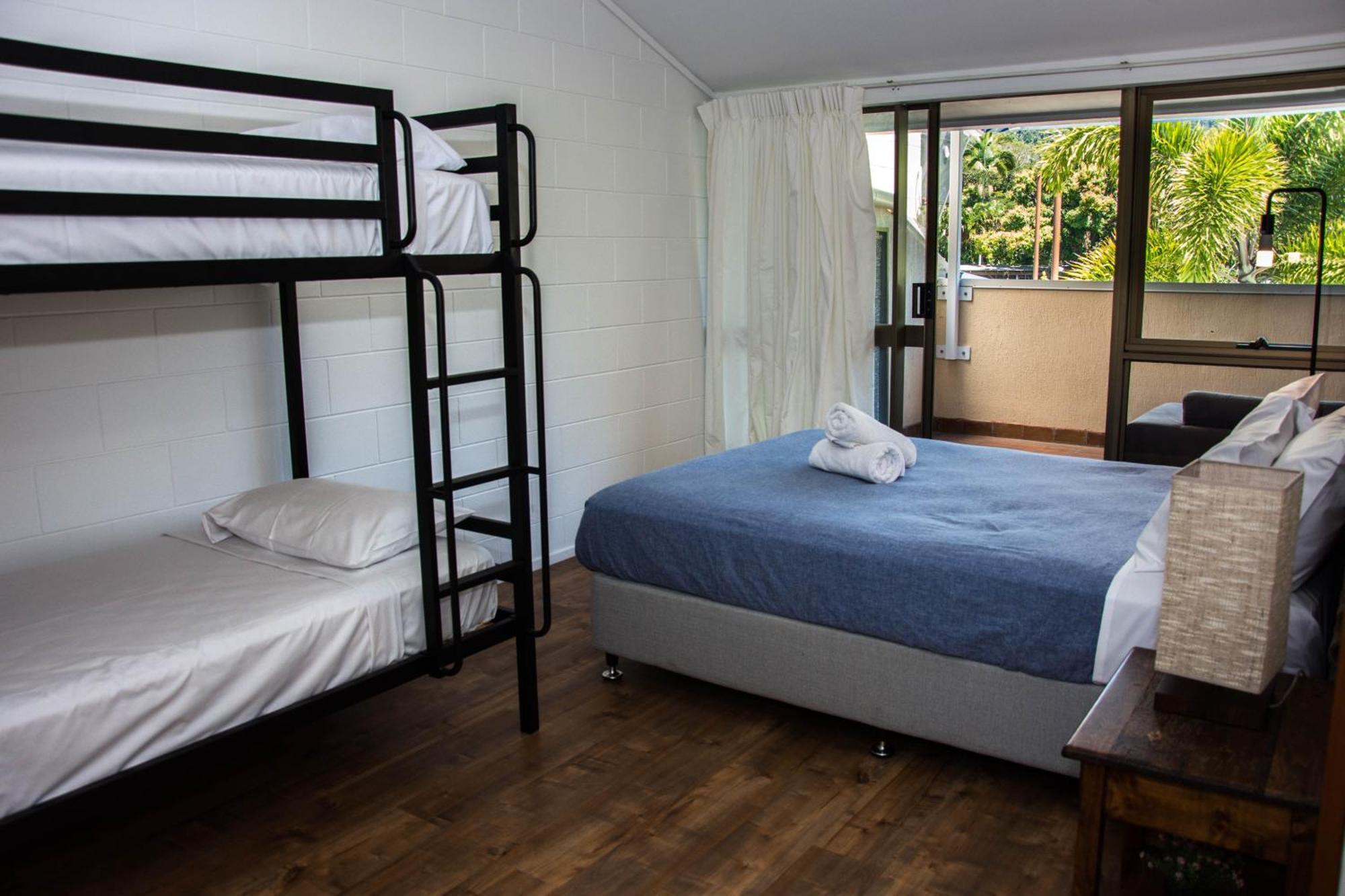 Colonial Court Beachfront Motel & Holiday Stay Эйрли-Бич Экстерьер фото